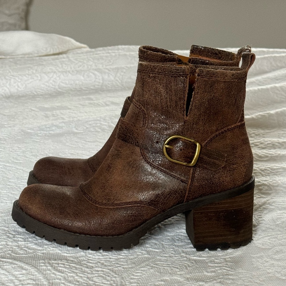 Lucky Brand brown distressed boots - Picture 3 of 10